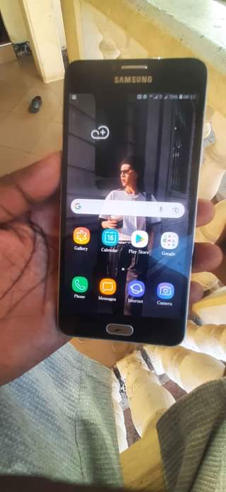 A picture of Samsung c7