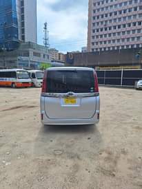 A picture of Toyota noah