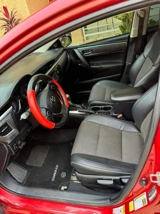 A picture of TOYOTA COROLLA 2015