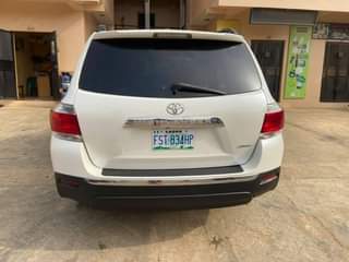 A picture of Toyota Highlander 2011
