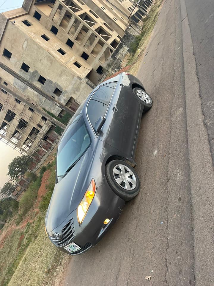 A picture of Neatly used 08 Toyota Camry v4