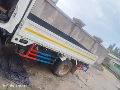 A picture of Isuzu elfu engine 4FH1