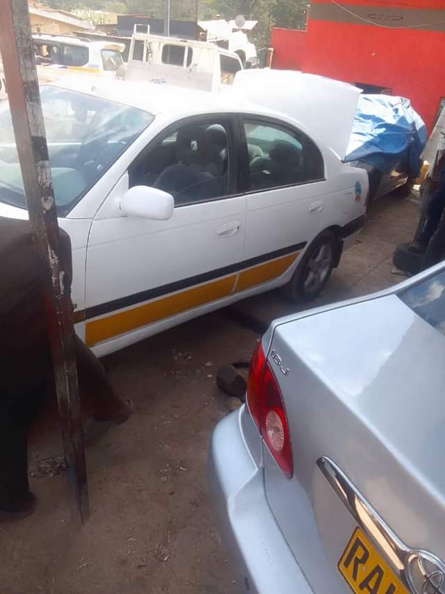 A picture of 2000 Toyota Tax Avensis 5.5M 0789448107 HARI NIZINDI 