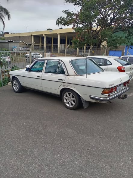 mercedes benz 230e