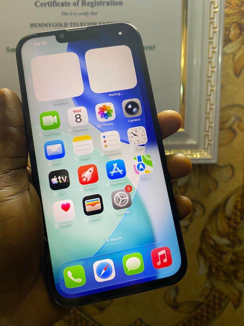 A picture of Very clean and perfect iPhone 13promax no Face ID 128gig