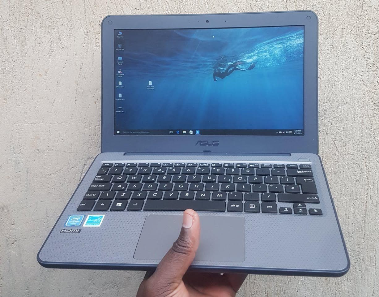 A picture of Asus laptop