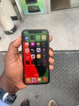 A picture of IPhone X 64Gb 100 Face ID active