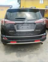 A picture of Toks 2018 2019 Toyota RAV4 XLE full option 