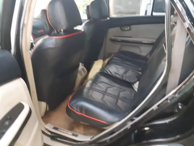 A picture of lexus RX 330 in good condition kv