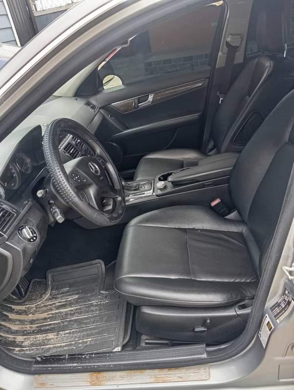 A picture of SMARTAUTOS BELGIUM GRADE C300 MERCEDES BENZ 2009 MODEl Engine very