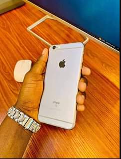 A picture of Iphone 6s plus 64gb
