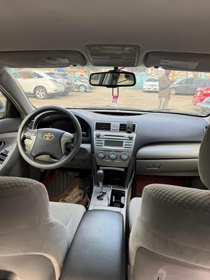 A picture of TOYOTA CAMRY LE 2008