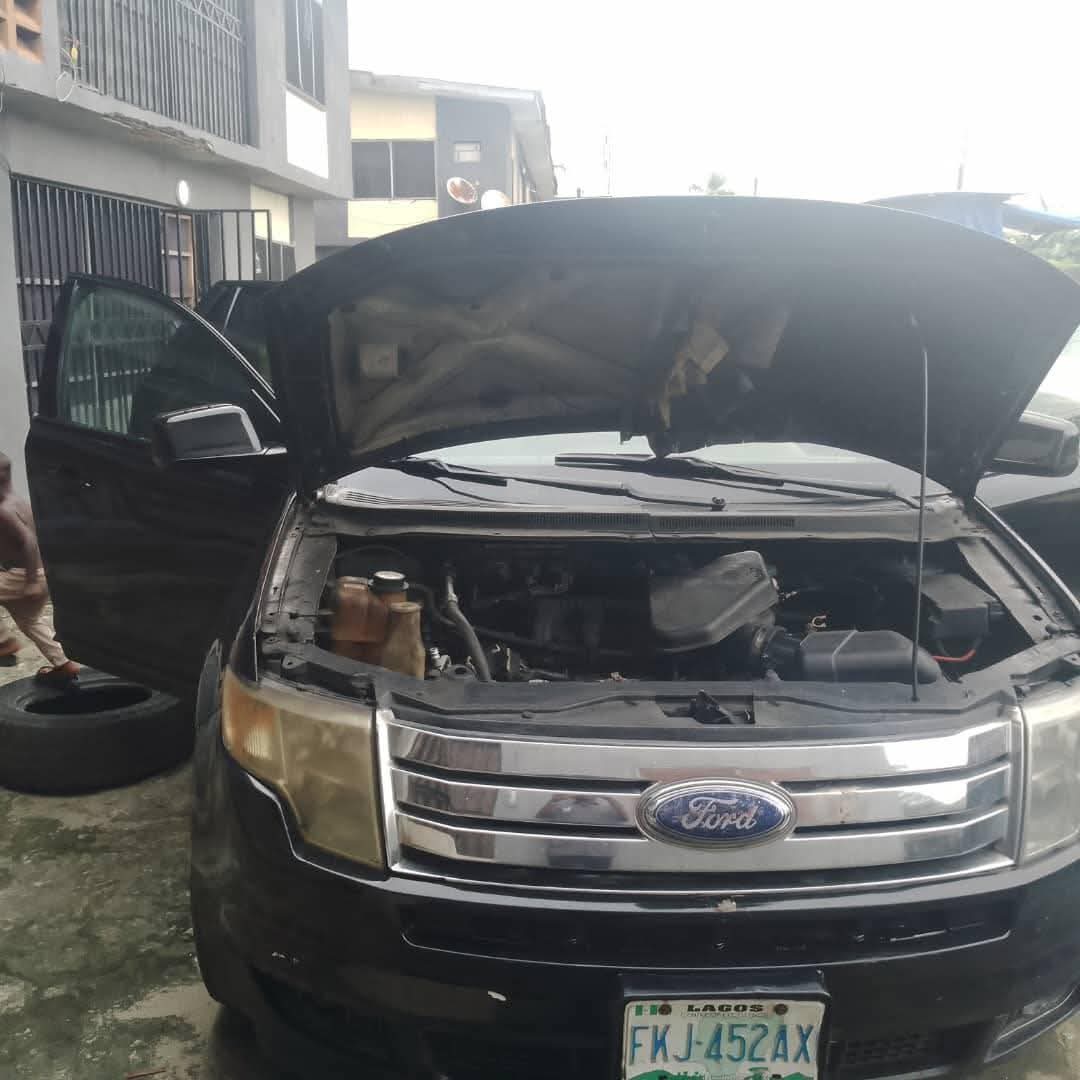 A picture of 2010 Ford edge