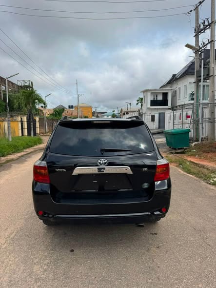 A picture of Toyota Highlander 2008 model