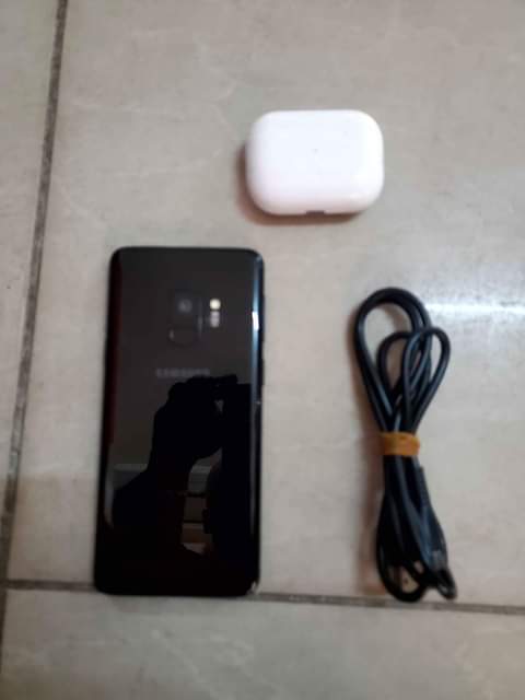 A picture of SAMSUNG S9 PLAIN From DUBAI 0622967393 0775984832