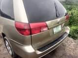 A picture of 06 model sienna engine and gear shape intiro needs attention