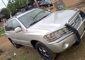 A picture of Danny Yung Smart Autos Neatly Used Toyota Highlander 06 v4