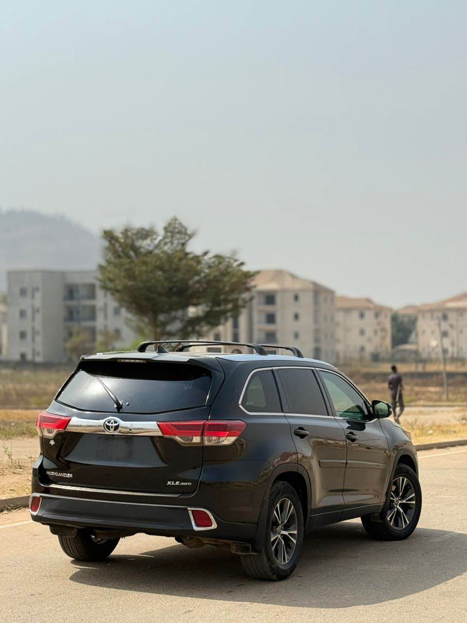 A picture of MINT REGISTERED 2017 TOYOTA HIGHLANDER XLE WITH SUNROOF REVERSE CAMERA