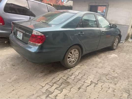 A picture of 2004 Toyota Camry