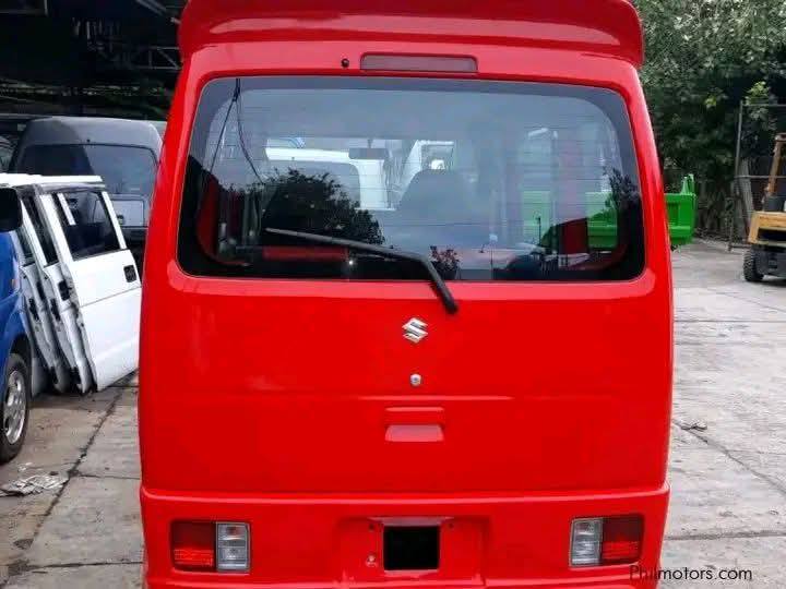 A picture of Suzuki mini bus