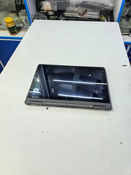 A picture of Lenovo yoga 12