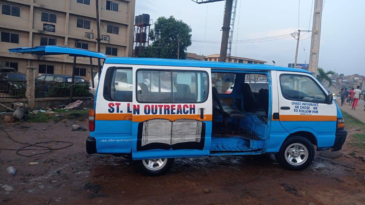 A picture of Toyota hiace Onitsha Anambra 2RZ Engine Untouched Fuel engine 07032243977