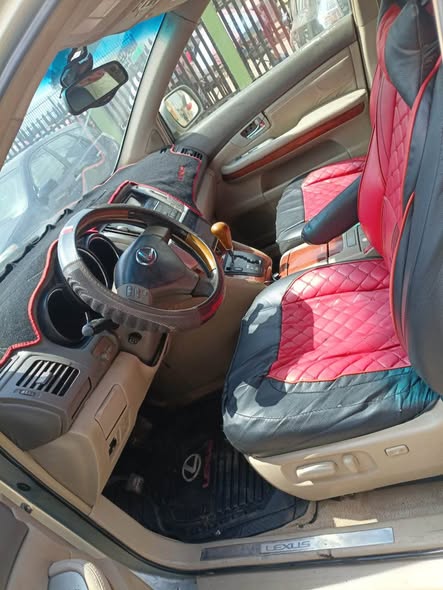 A picture of 2005 Lexus rx330