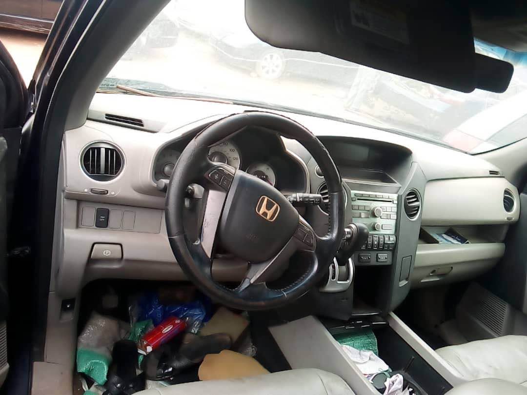 A picture of Honda pilot 013