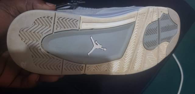 A picture of Jordan 4
