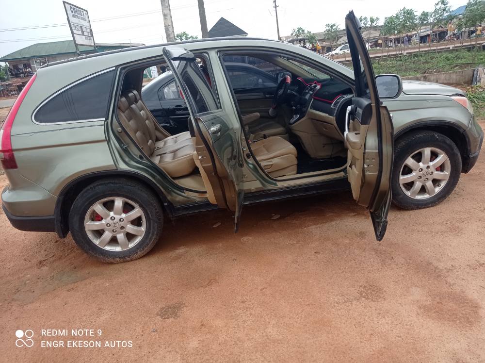 A picture of First Body 2008 Honda CRV. Call 07050290852.