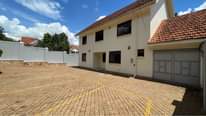 A picture of 5 beds 4 bathrooms House