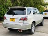A picture of Toyota harrier Old Model DRZ