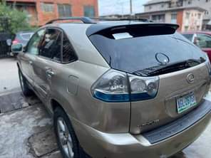 A picture of Pure first body 2006 Rx330 sound engine and gear ac