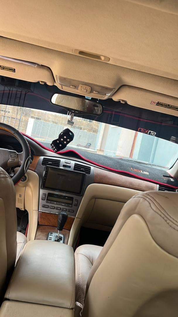 A picture of 2006 Lexus 330