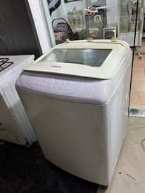 A picture of SAMSUNG Washing mashine kg 13 Inafua na kukausha Bei 400000