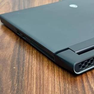 A picture of Alienware M17 R2