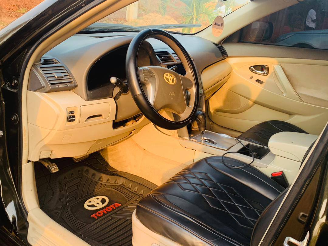 A picture of TOYOTA CAMRY 2009