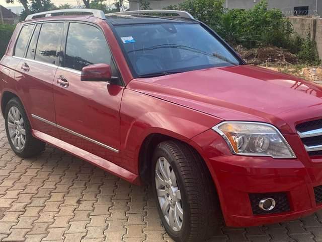 A picture of DIRECT BELGIUM GLK350 YEAR 2012 4MATIC PRICE 16m AT DISTRESS