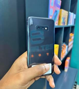 A picture of SAMSUNG S10E