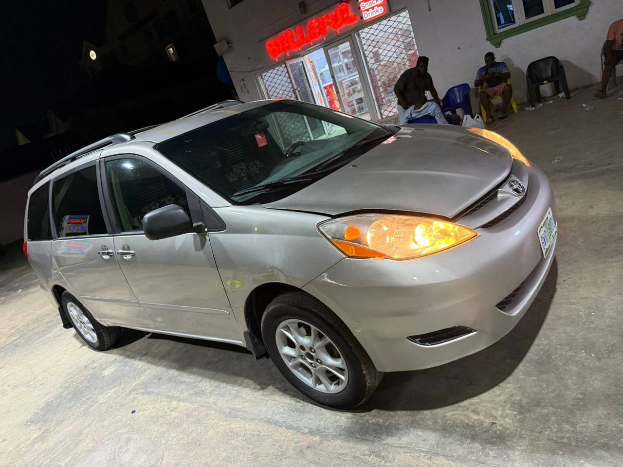 A picture of Toyota Sienna xle 2006 model