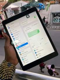 A picture of Ipad 9.7 GB128
