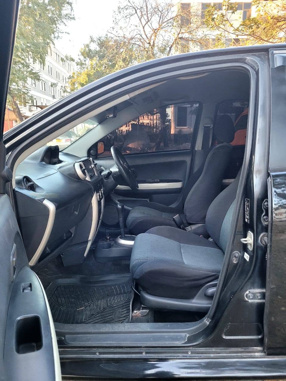 A picture of TOYOTA IST BEI 12 8M FULL DOCUMENT FULL AC CC