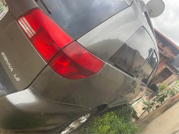 A picture of Toyota Sienna available first body