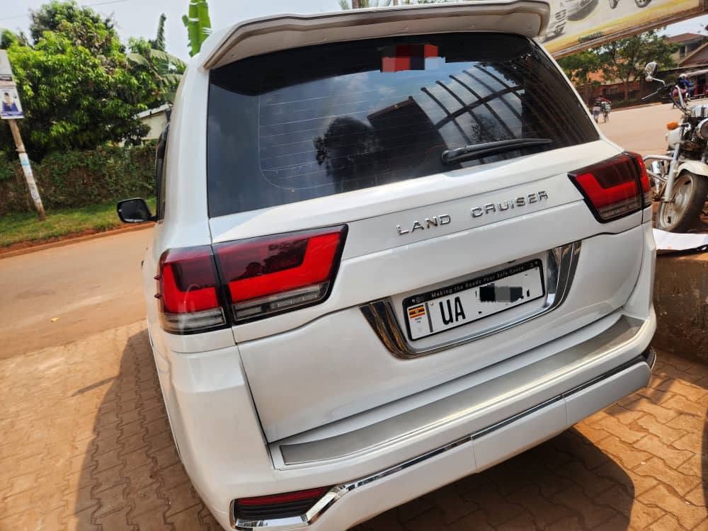 A picture of LANDCRUISER