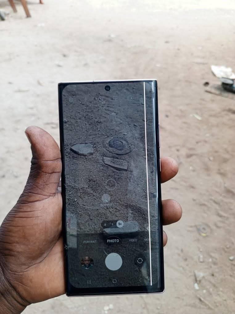 A picture of Samsung note 20 5G ultra 300 000 