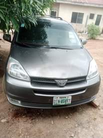 A picture of Toyota sienna