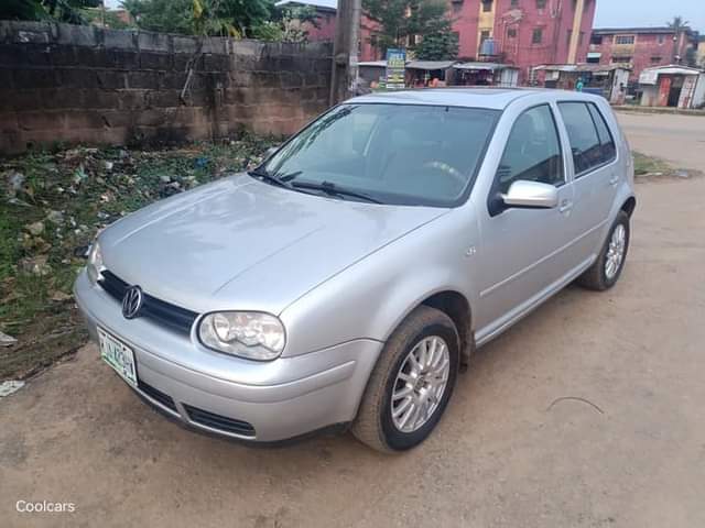 A picture of Volkswagen golf 4 2002 model