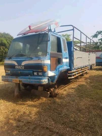 A picture of 1991 isuzu forwad isuzu forwad blue
