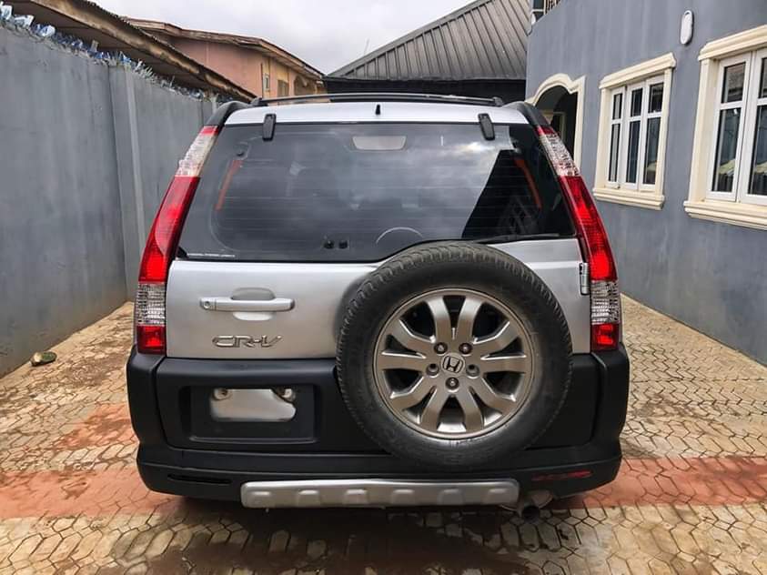A picture of 2005 register Honda crv car is absolutely buy and drive