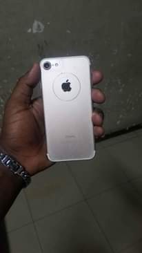 A picture of I phone 7 plain GB128 230k